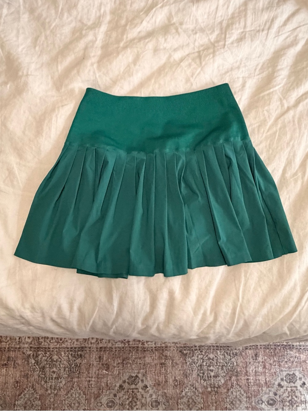 Wilson Midtown Emerald Green Tennis and Golf Skort - Picture 4 of 5